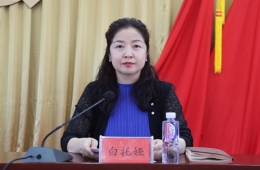 黨委副書(shū)記、院長(zhǎng)　白托婭